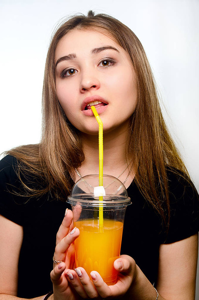 portrait of a girl with a cocktail in the Studio - Foto, immagini