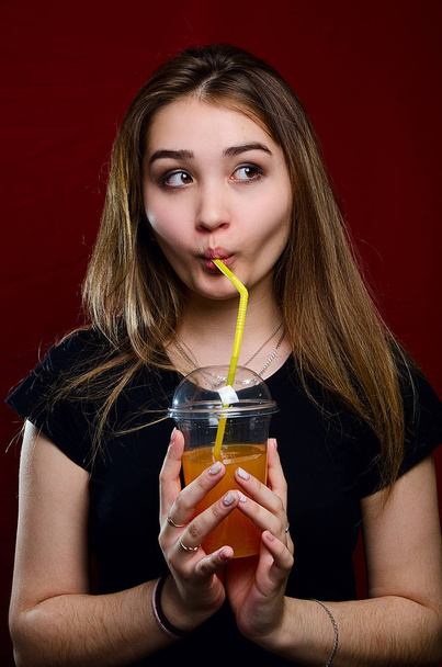 portrait of a girl with a cocktail in the Studio - Фото, зображення