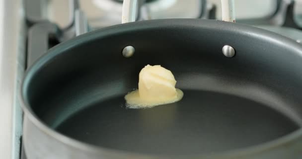 Butter melting in pan on kitchen stove for food preparation, health, nutrition, keto diet and healthy lifestyle. Close-up - Materiał filmowy, wideo