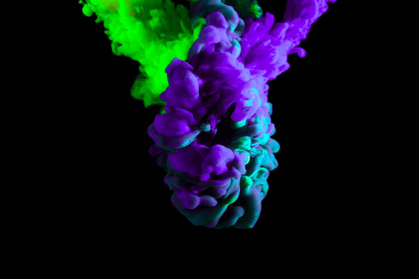 paint stream in water, interlacing of two colors forming a new hue in cloud in water , abstract background, multicolored dye on a black background - Foto, immagini
