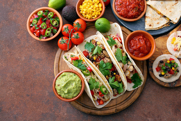 Geassorteerde Mexicaans eten achtergrond - Foto, afbeelding