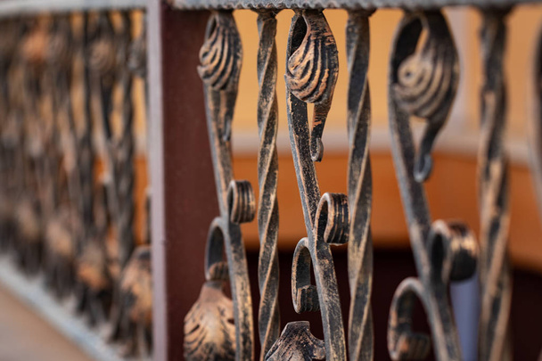 Portas de ferro forjado, forjamento ornamental, elementos forjados close-up - Foto, Imagem