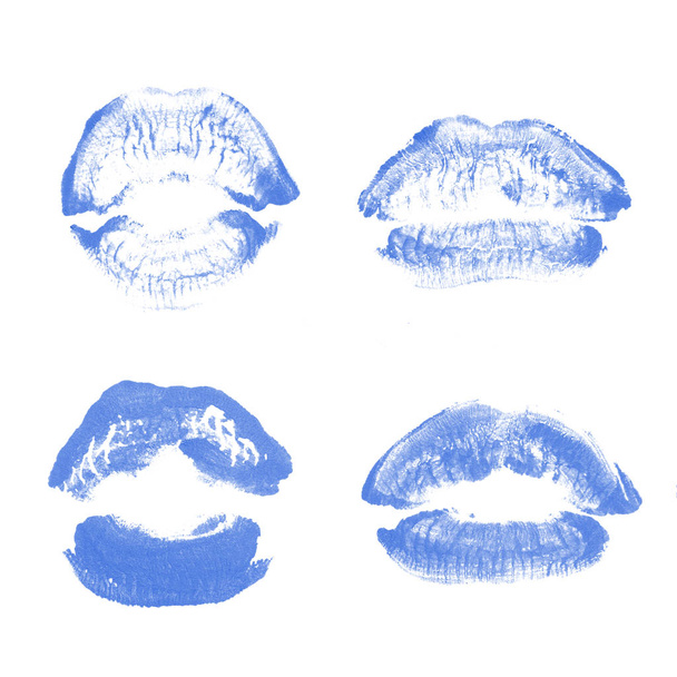Отпечаток поцелуя женских губ на день Святого Валентина, изолированный на белом. Синий цвет
 - Фото, изображение