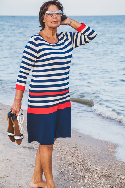 Pretty elderly woman on vacation at seaside - Fotografie, Obrázek