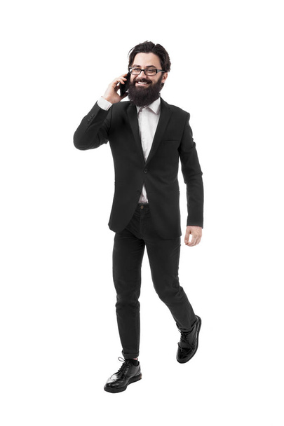 Бизнесмен разговаривает по телефону  - Фото, изображение