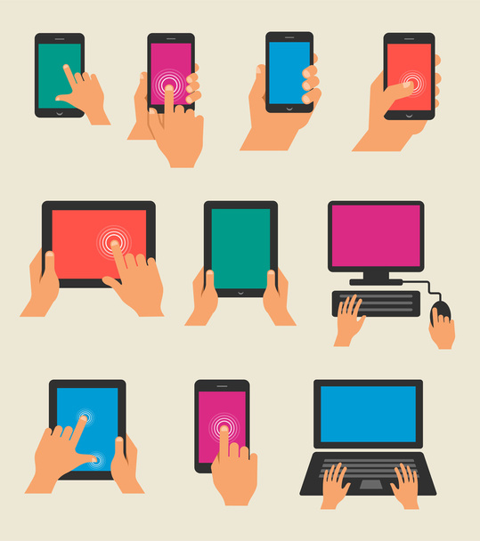 Set di mani che tengono tablet e smartphone
 - Vettoriali, immagini