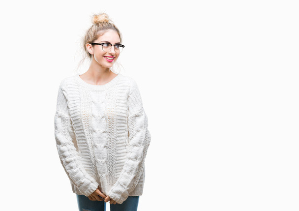 Young beautiful blonde woman wearing glasses over isolated background looking away to side with smile on face, natural expression. Laughing confident. - Fotoğraf, Görsel