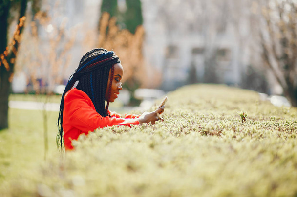 Black woman in a park - Фото, изображение
