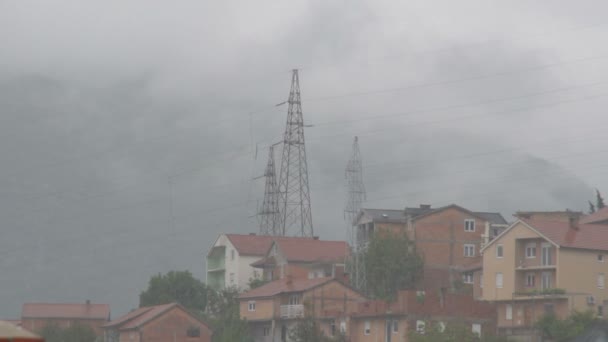 Вид на дощ над дахами будівель
 - Кадри, відео