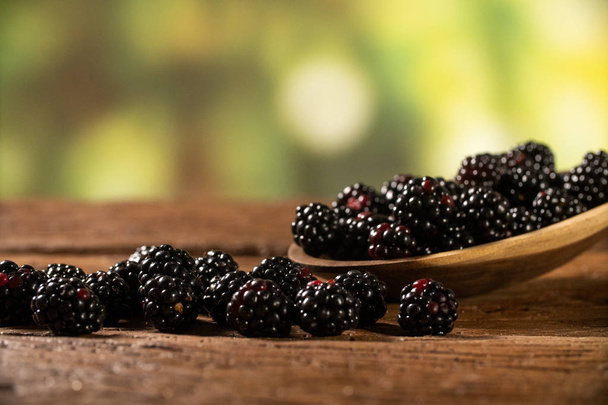 fresh blackberries in wood bowl on wooden table - Φωτογραφία, εικόνα
