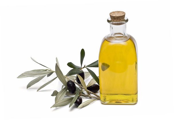 Olive oil bottle and olives. - Foto, Imagem