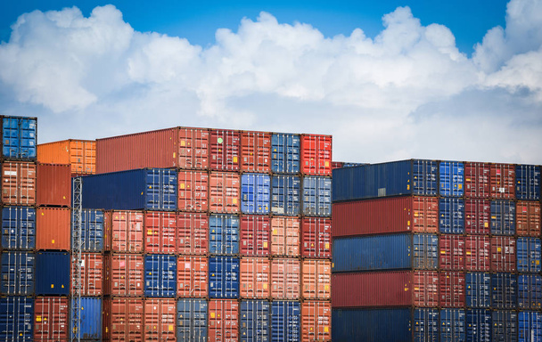 Embarcación de contenedores en negocios de exportación e importación y logística en ha
 - Foto, Imagen
