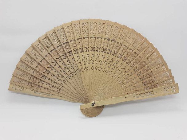 Wooden Bamboo Silk Folding Fan Chinese Japanese Vintage Retro Style Handmade Silk Floral Pattern Hand Fan with a Fabric Sleeve and Tassels for Home Decoration Party Wedding or Dancing Gift - Image  - Foto, afbeelding