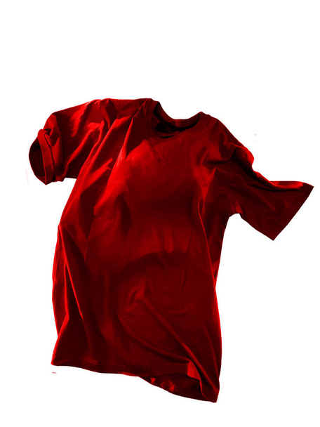 Float czerwona koszula wiatr woda na białym tle-obraz - Zdjęcie, obraz
