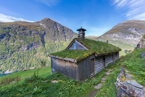 skagefla hut above geiranger fjord, norway - Zdjęcie, obraz