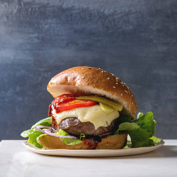 Homemade big burger - Fotoğraf, Görsel