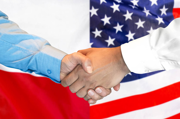 podání ruky na pozadí příznaku Polsko a USA. - Fotografie, Obrázek