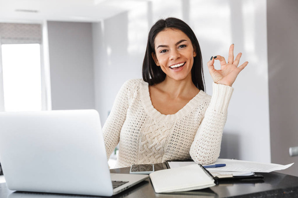 Attractive young woman working with laptop computer - Foto, Imagem