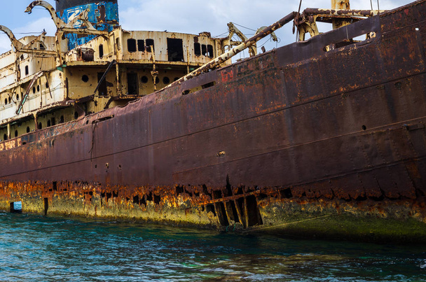 Close up view of ship wreck of Temple Hall with the Port of Arrecife in background - Foto, immagini