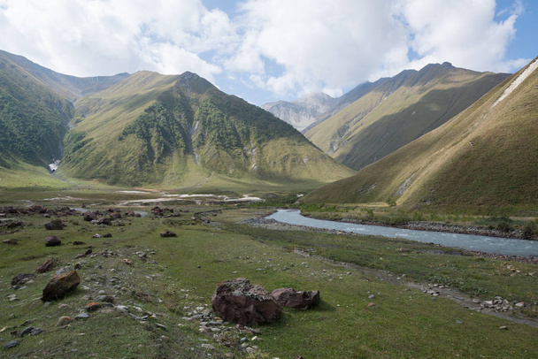 Trekking road from Ushguli to Shkhara glacier in Georgia - Zdjęcie, obraz