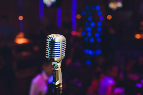 Retro microphone against blur colorful light restaurant background. - Fotoğraf, Görsel