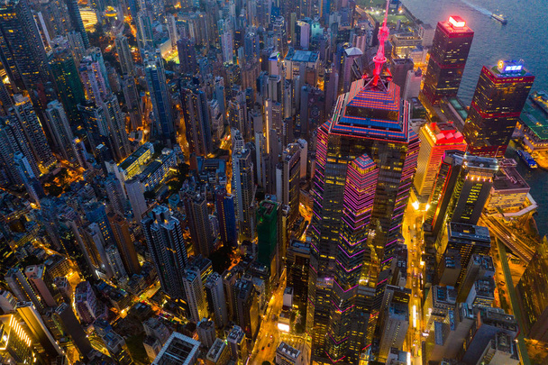 Central, Hong Kong - 30 April, 2019: Top view of Hong Kong city at night - Foto, afbeelding