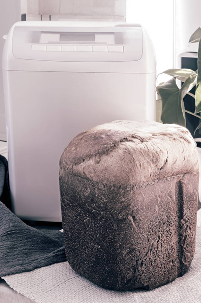 Elektrische oven voor het bakken van brood thuis - Foto, afbeelding