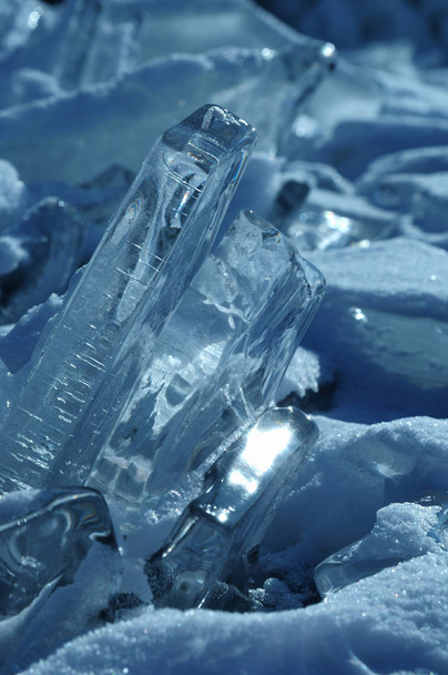 i raggi del sole sono rifratti in cristalli di ghiaccio. paesaggio invernale. Lago Baikal
 - Foto, immagini