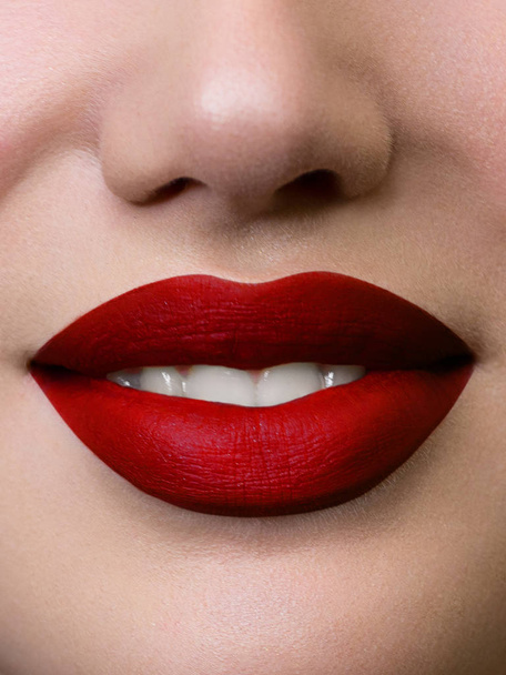 Sexy Lips. Beauty Red Lip Makeup Detail. Beautiful Make-up Closeup. Sensual Open Mouth. lipstick or Lipgloss. Kiss. Beauty Model Woman's Face close-up - Foto, Imagem