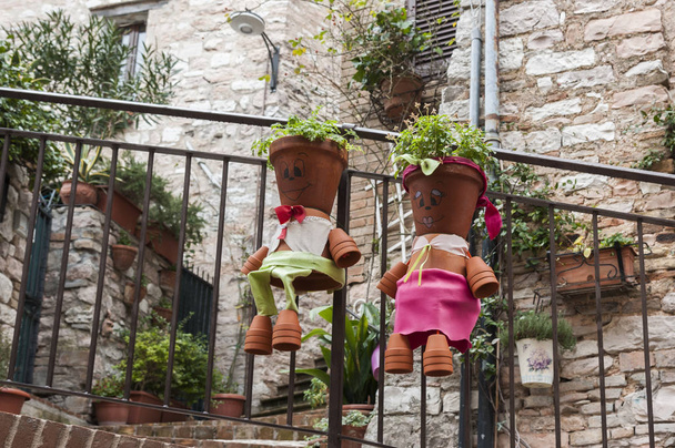 Détails du centre historique médiéval italien traditionnel de la belle petite ville de Spello (Pérouse), en Ombrie - Italie centrale
 - Photo, image