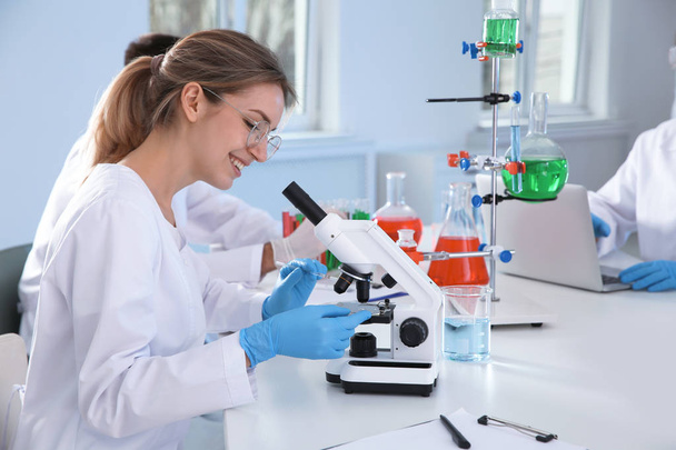 Medical students working in modern scientific laboratory - Fotoğraf, Görsel