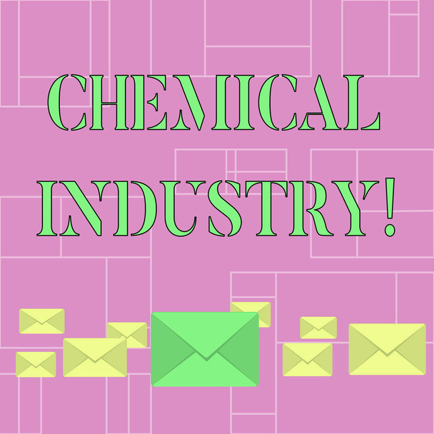 Conceptuele hand schrijven toont de chemische industrie. Business Photo presentatie bestaat uit de bedrijven die produceren industriële chemicaliën kleur enveloppen in verschillende maten met grote één in het midden. - Foto, afbeelding