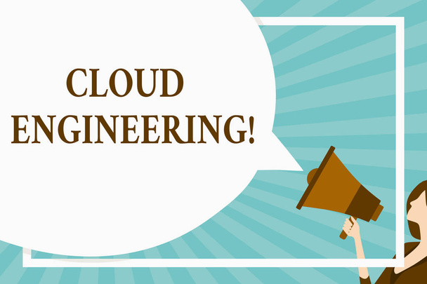 Handschrift Text Cloud Engineering. Konzept bedeutet die Anwendung von Ingenieursdisziplinen auf Cloud Computing riesige leere Sprechblase runde Form. schlanke Frau mit buntem Megafon. - Foto, Bild