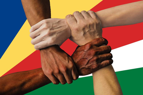 Flagge der Seychellen, Integration einer multikulturellen Gruppe junger Menschen - Foto, Bild
