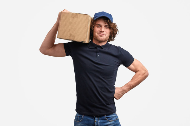 Confident courier of moving service - Valokuva, kuva