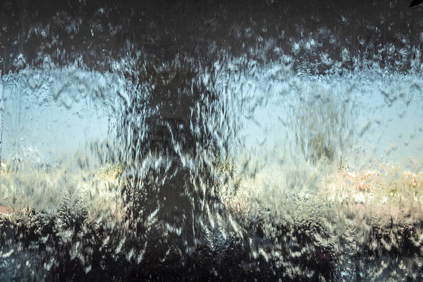 Water flows through the glass - Фото, зображення