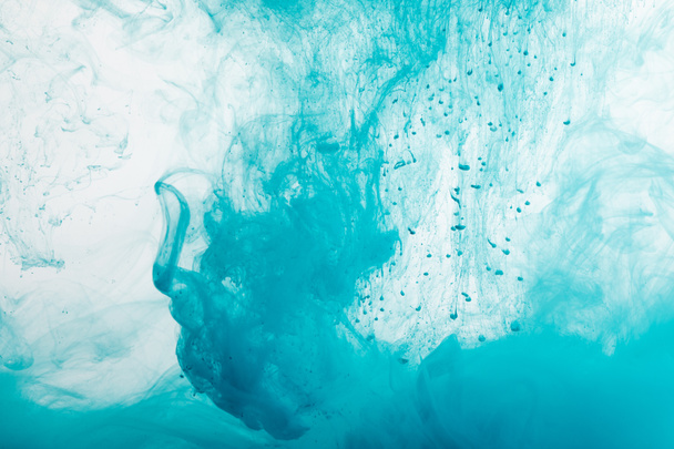 Lähikuva näkymä sininen maali pyörii vedessä
  - Valokuva, kuva