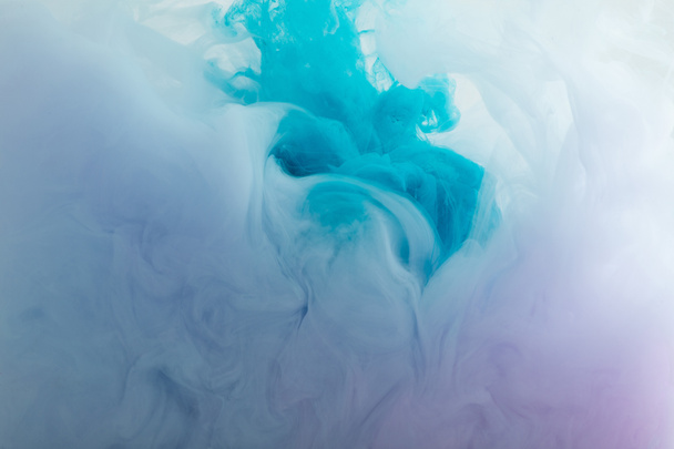 Close up view of blue and purple paint swirls in water  - Fotografie, Obrázek
