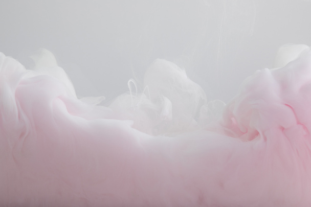 Закрыть вид светло-розовых красок, изолированных от серого
 - Фото, изображение