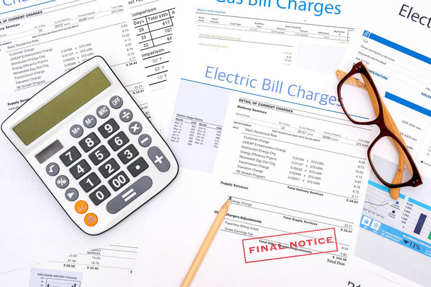 Rachunki za energię papierowe formularze na stole zbliżenie - Zdjęcie, obraz
