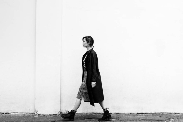 Fashionable hipster girl in the street - Valokuva, kuva