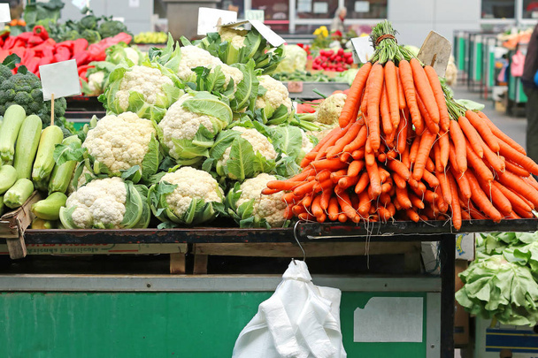 verse groenten op de markt - Foto, afbeelding