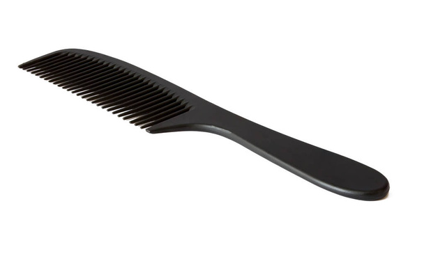 Zwarte haarborstel op een witte achtergrond - Foto, afbeelding