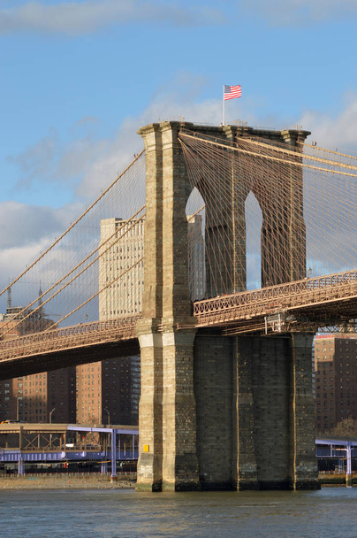 Napnyugta időpontja a Brooklyn-híd. - Fotó, kép