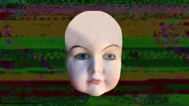 暗い背景にアニメーションの表情を持つ人形の頭 - 映像、動画