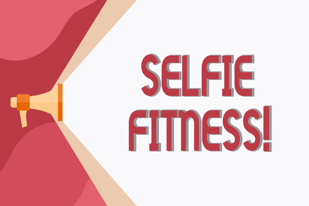 Fogalmi kézi írás mutatja Selfie fitness. Üzleti fotó bemutató fotózni magunkat edzés közben, vagy belül az edzőteremben Megaphone kiterjesztése a kötet Range a Space széles gerenda. - Fotó, kép