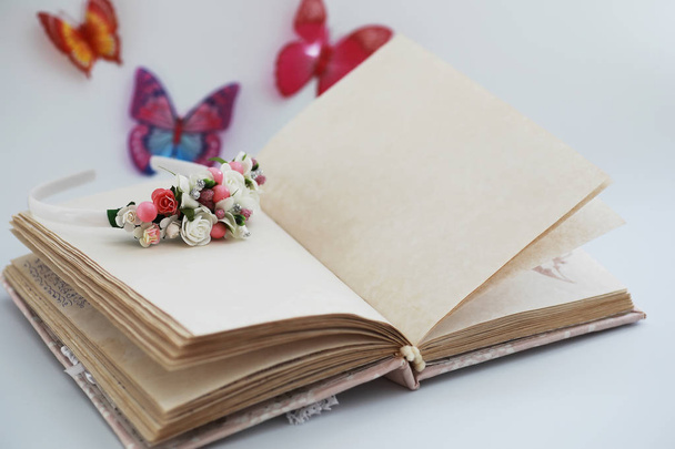 Naisten salaisuuksia, päiväkirja merkinnät valkoinen pöytä ja lisävaruste
 - Valokuva, kuva