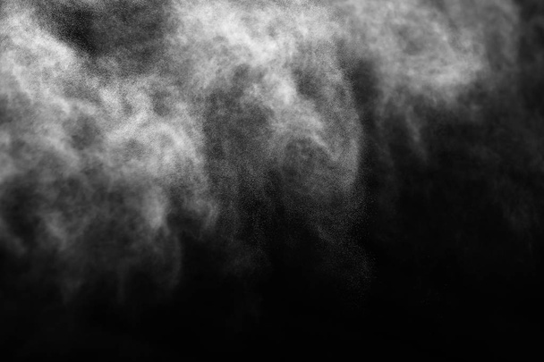 Un torrente d'acqua e una nuvola di gocce
 - Foto, immagini