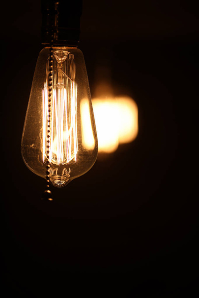 Lampy s wolframovým vláknem. V edisonově světelné žárovce. Fila - Fotografie, Obrázek