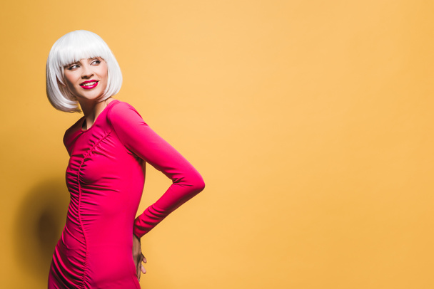 pretty smiling girl in white wig isolated on yellow - Foto, Imagem